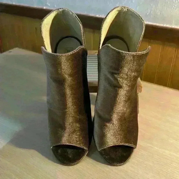 Steve Madden “Kaitt” Brown Velvet/Velour Peep Toe 3.5 in Block Heel - Picture 1 of 6